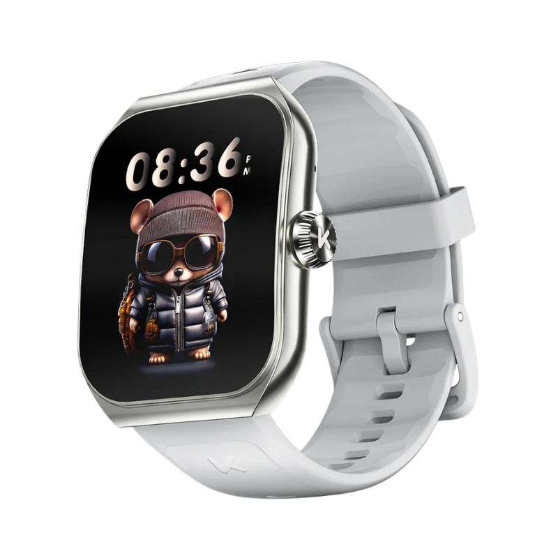 Montre connectée KUMI KU7 avec écran AMOLED affichant un ours en peluche stylé, design moderne et strap blanc.